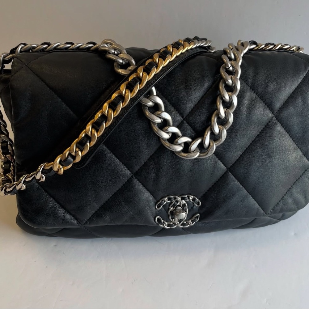 New CC Maxi 19 Flap lambskin bag